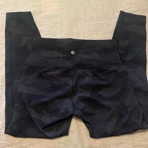Lululemon Wunder Under 25” - Size 8. Heritage 365 Deep Camo Multi.